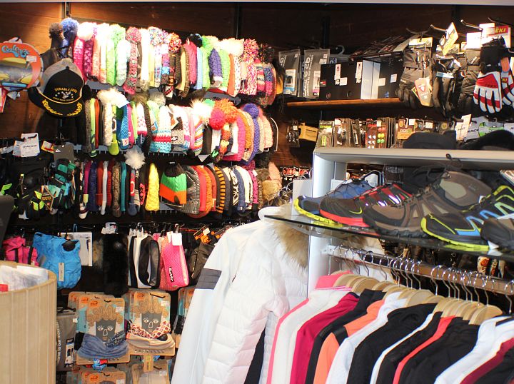 Equipment rental and purchase at Pic Negre