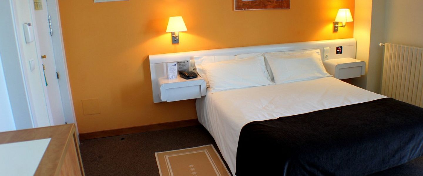 Chambre familiale avec vue côté lateral pistes