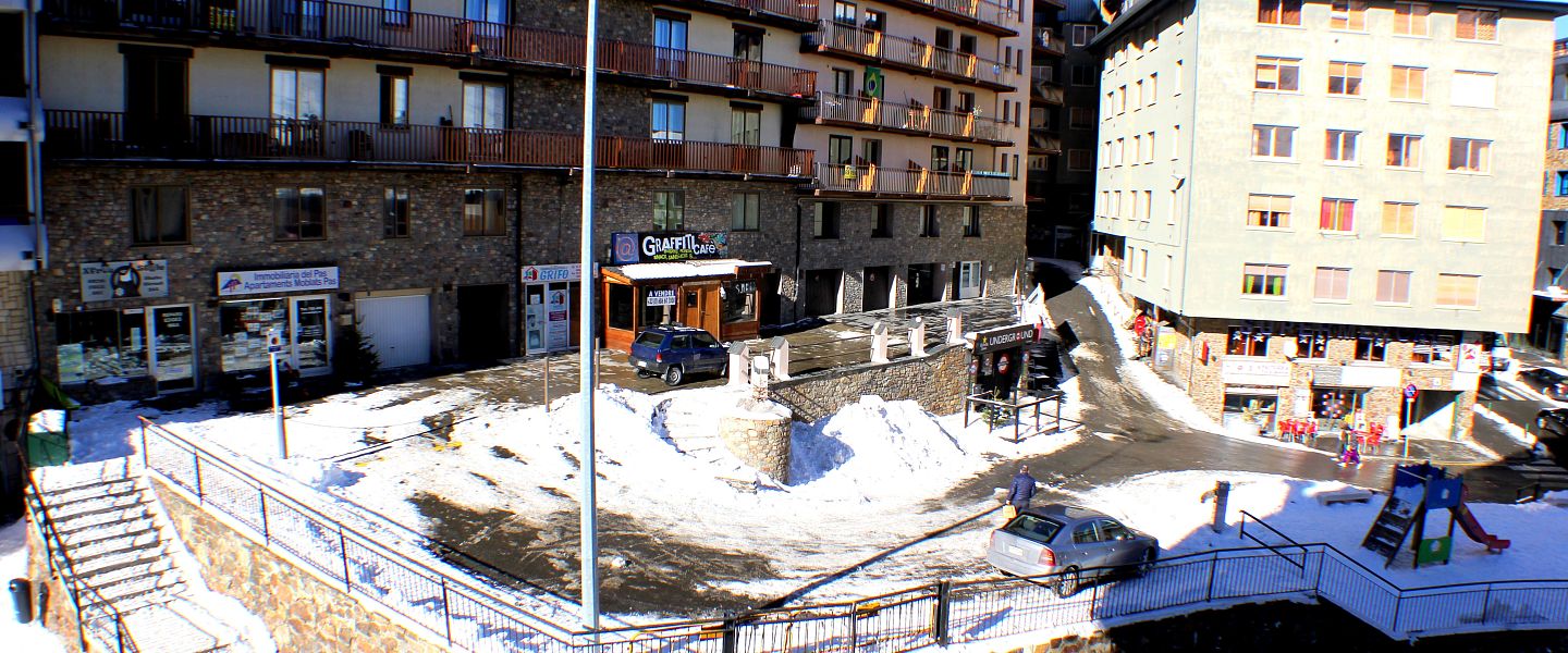 Habitación familiar con vistas a la calle