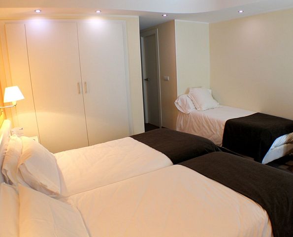 Triple room with street view