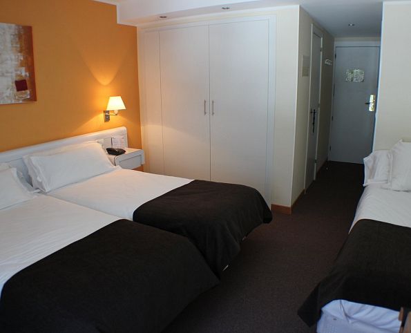 Triple room with street view