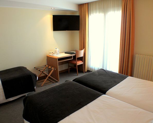 Triple room with street view