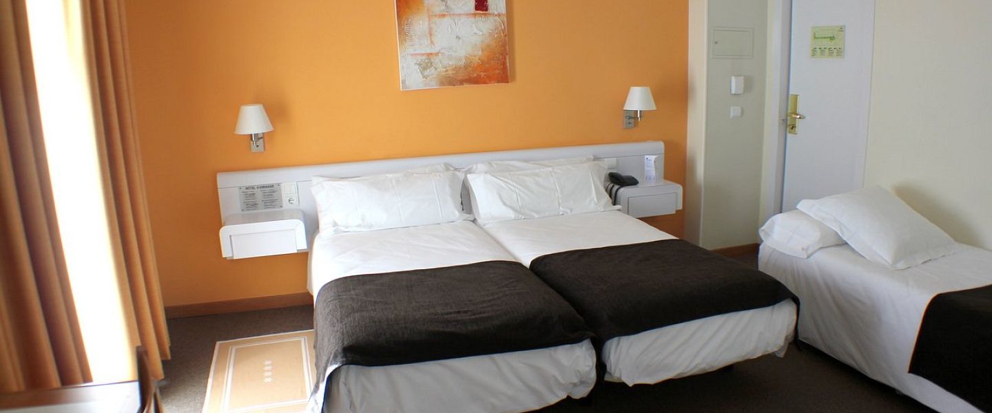 Triple room with ski slopes views