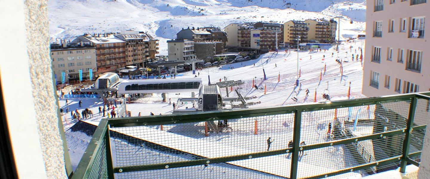 Triple room with ski slopes views