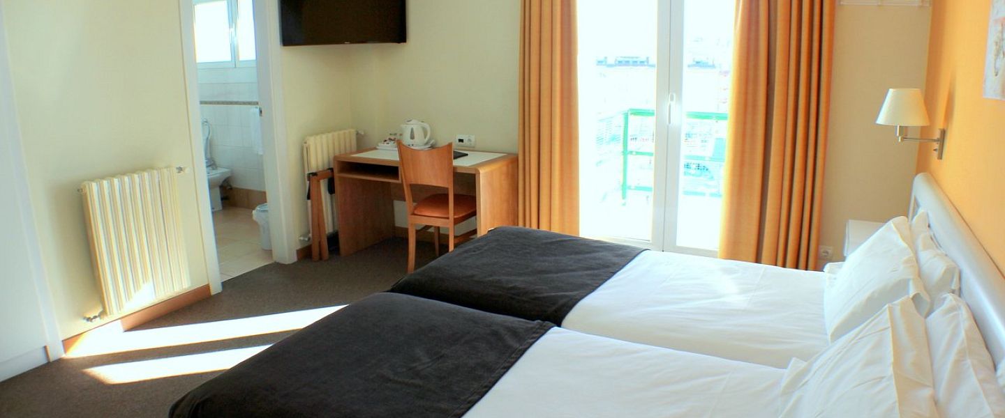 Triple room with ski slopes views
