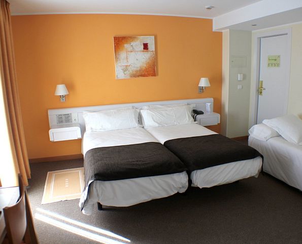 Triple room with ski slopes views