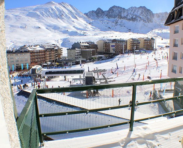 Triple room with ski slopes views