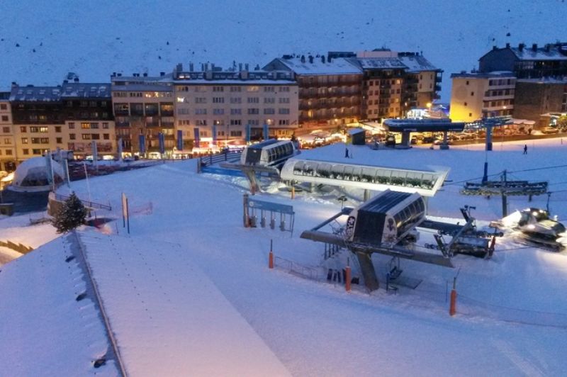 Habitació familiar amb vistes laterals a les pistes