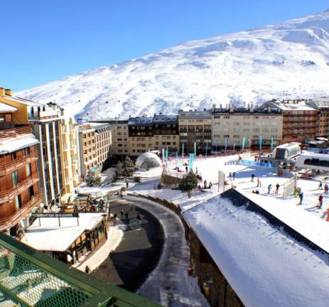 Habitació familiar amb vistes laterals a les pistes