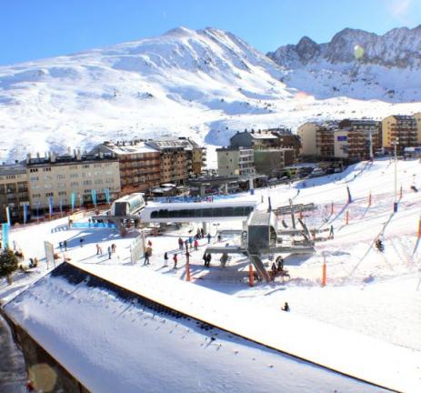 Habitació triple amb vistes a les pistes